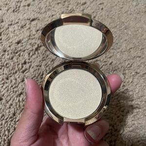 Becca light chaser highlighter for face and eye
